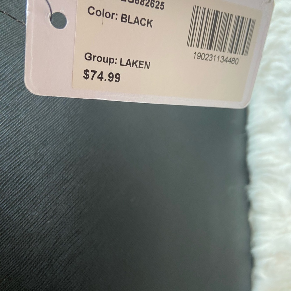 Gorgeous bag, never used, no stains or peeling